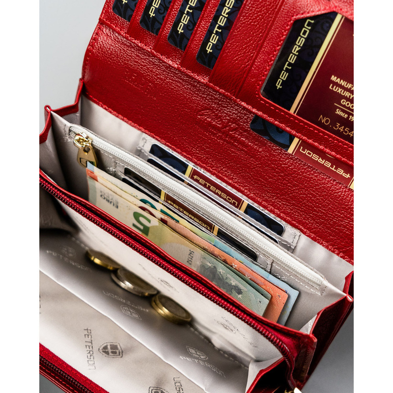 Duży portfel damski ze skóry naturalnej w czerwonym kolorze z ozdobnym tłoczeniem - Peterson