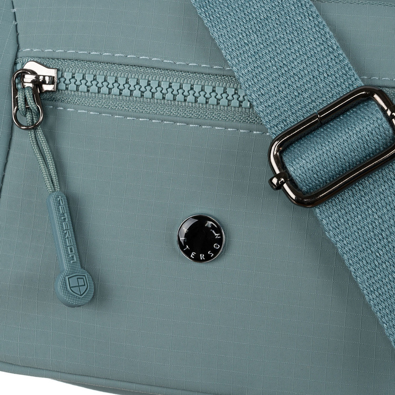 Praktyczna, niebieska listonoszka damska zawieszona na regulowanym pasku - Peterson