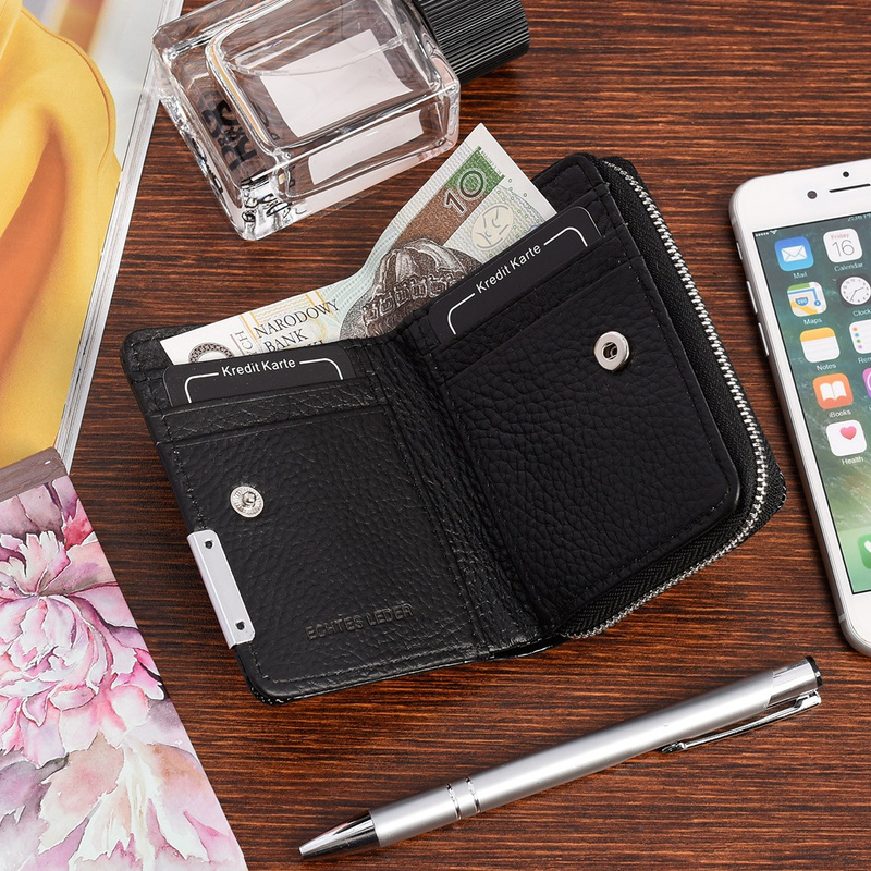 Skórzany portfel damski poziomy mały lakierowany czarny 897