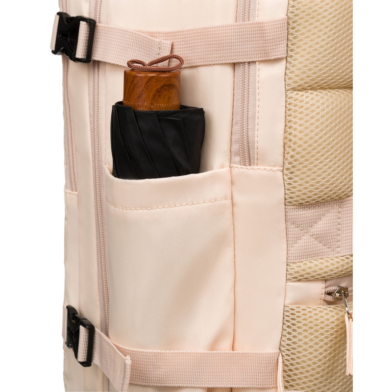 Plecak podróżny z portem USB wykonany z poliestru w beżowym kolorze - Peterson