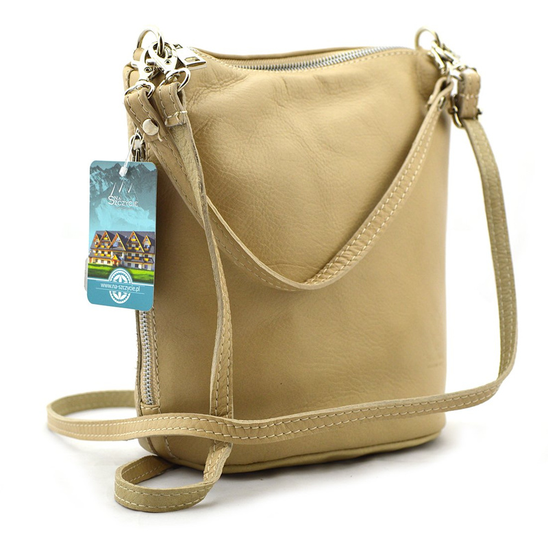 Zgrabna i pojemna skórzana listonoszka damska