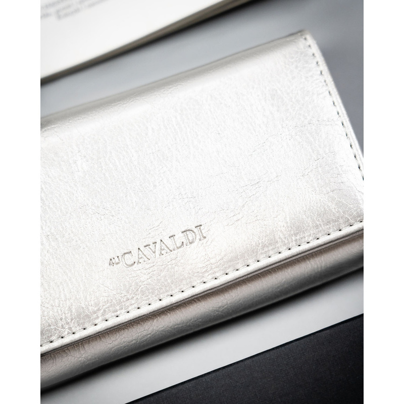 Duży, srebrny portfel damski ze skóry ekologicznej z kieszonką zewnętrzną - 4U Cavaldi