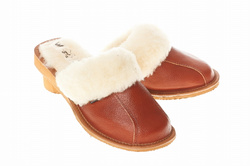 Ciepłe zabudowane Damskie kapcie skórzane z owczą wełną Wójciak Podhale