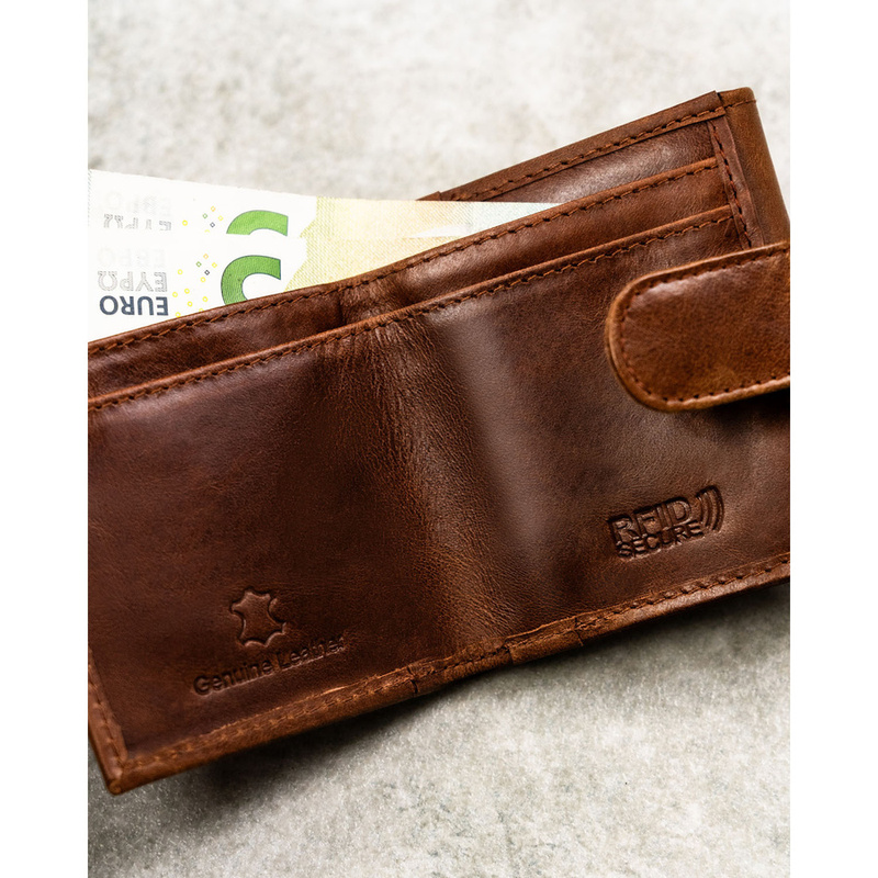 Mały i cienki, skórzany portfel męski w brązowym kolorze zamykany zatrzaskiem - Rovicky