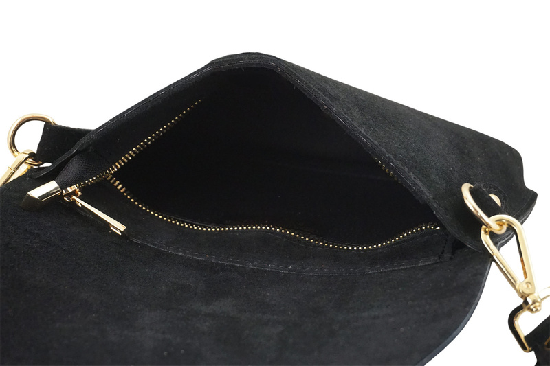 Zamszowa listonoszka na szerokim pasku - Czarna