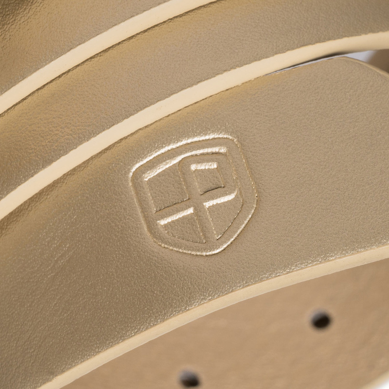 Beżowy pasek damski ze skóry ekologicznej ze srebrną, klasyczną klamrą - Peterson