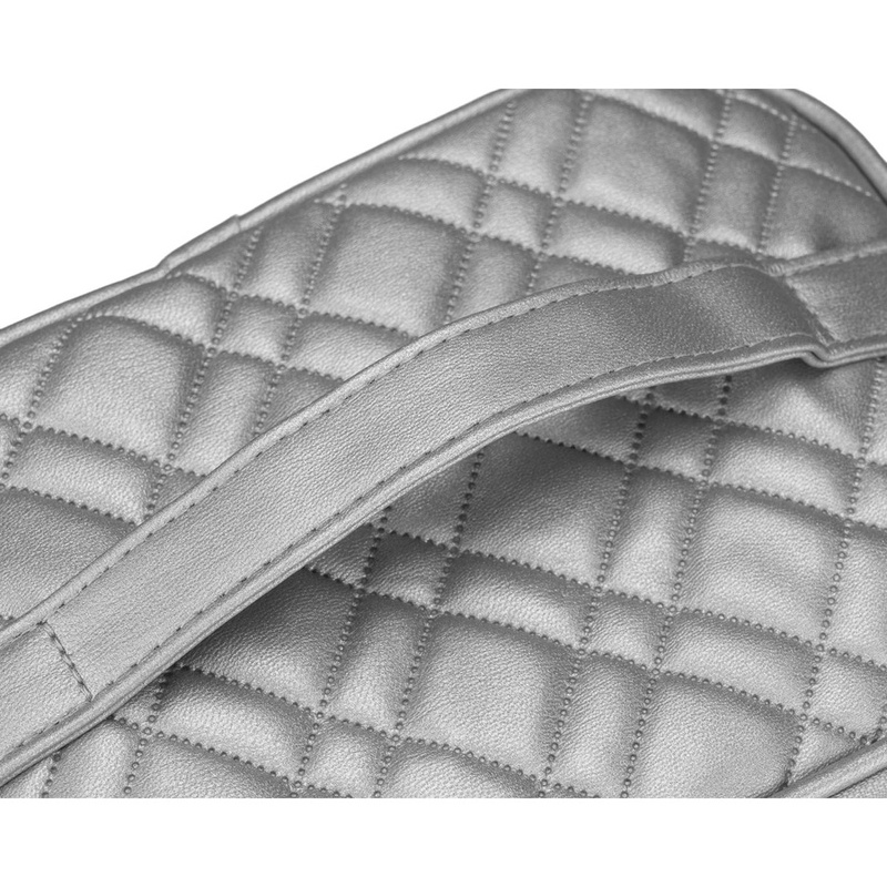 Pikowana kosmetyczka z tkaniny syntetycznej w srebrnym kolorze zamykana suwakiem - Peterson