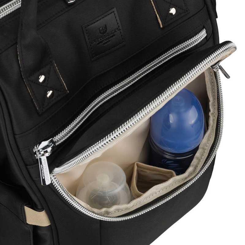 Plecak typu mommy-bag wykonany z poliestru w czarnym kolorze, dwukomorowy i zamykany suwakiem - Peterson