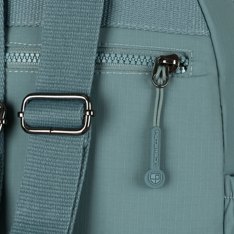 Niebieski plecak damski z poliestru z klapką zamykaną na magnes - Peterson