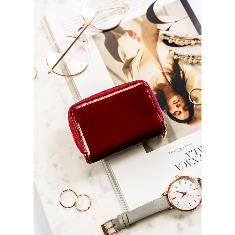 Mały, czerwony portfel damski wykonany ze skóry naturalnej - Peterson
