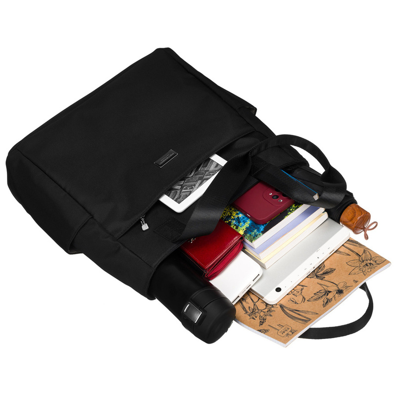 Duża torebka damska w czarnym kolorze zawieszona na wygodnych uchwytach - Peterson