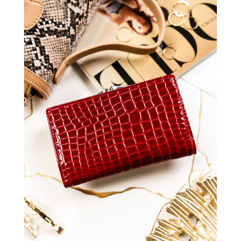 Czerwony portfel damski ze skóry naturalnej zamykany na zatrzask i bigiel - Peterson