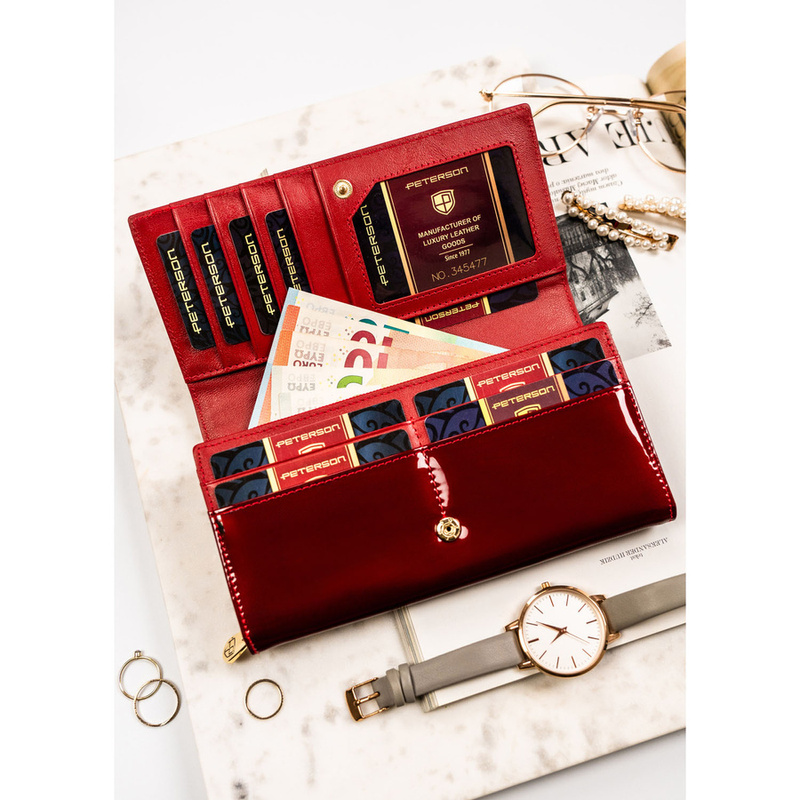 Portfel damski z lakierowanej skóry naturalnej w czerwonym kolorze wyposażony w system RFID - Peterson