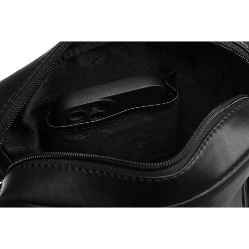 Miejska, czarna torba męska ze skóry naturalnej zawieszona na regulowanym pasku - Peterson