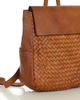 Plecak damski skórzany pleciony z kieszeniami  - MARCO MAZZINI brąz camel