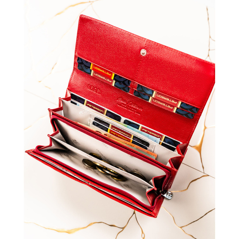Duży portfel damski ze skóry naturalnej w czerwonym kolorze zamykany na zatrzask - Peterson
