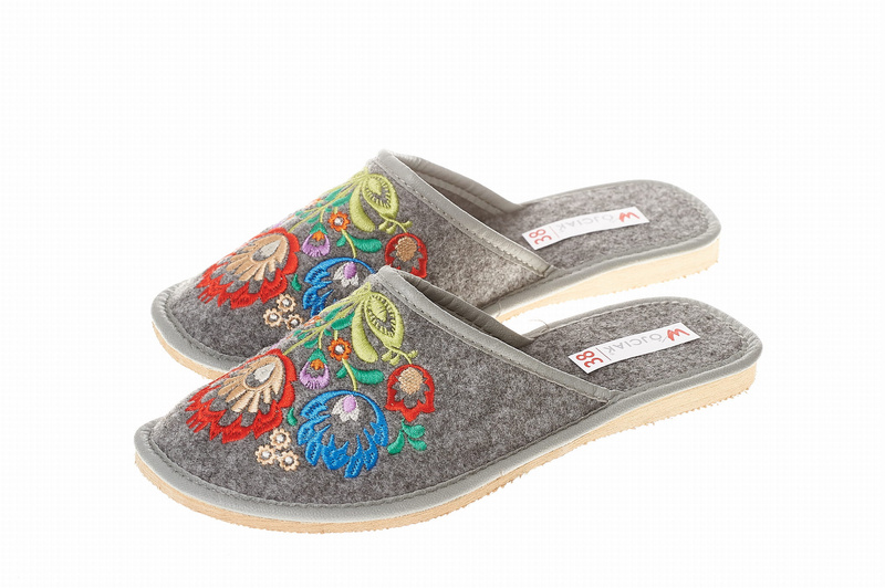 Wójciak Podhale damskie domowe kapcie filcowe kwiatowy haft zabudowane
