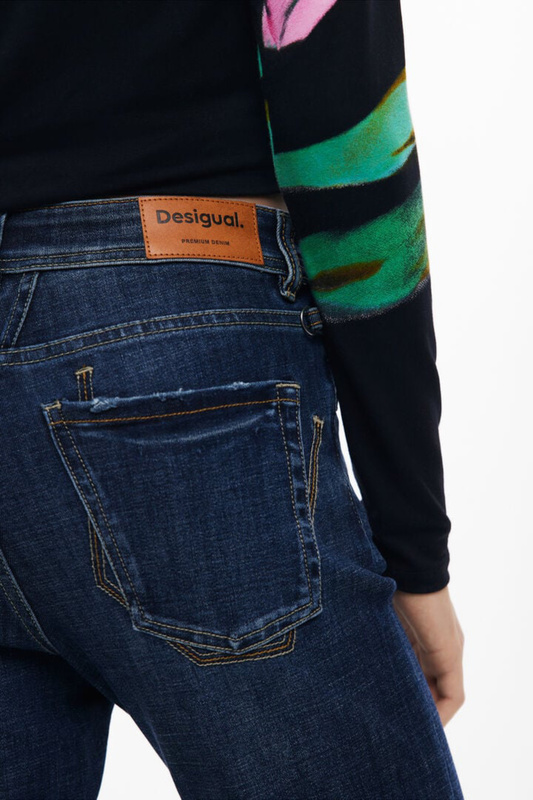 Damskie jeansy Desigual z ozdobnymi detalami – niebieskie