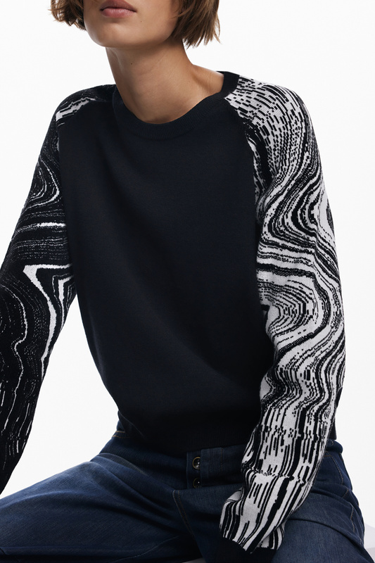 Czarny sweter damski Desigual