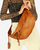 Uniwersalna torebka nerka półksiężyc crossbody runway - skóra naturalna Marco Mazzini brąz