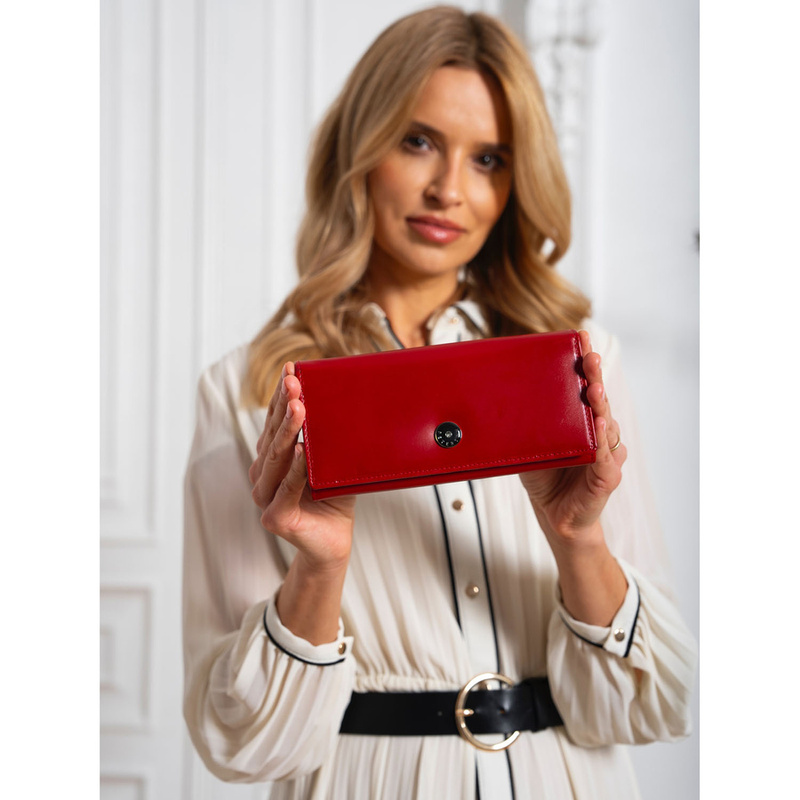 Elegancki, skórzany portfel damski w czerwonym kolorze zamykany na zatrzask - Peterson