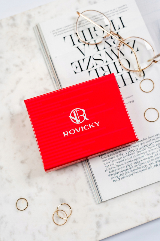 Mały stylowy portfel damski na zamek marki Rovicky