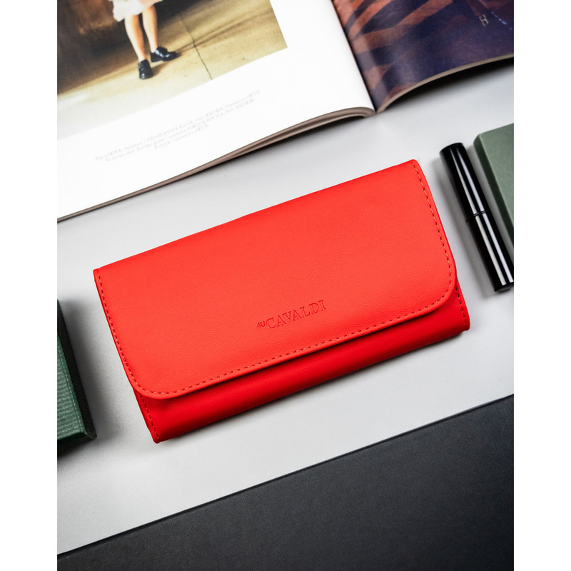 Duży portfel damski ze skóry ekologicznej w czerwonym kolorze z kieszonką zewnętrzną, zamykany na zatrzask - 4U Cavaldi