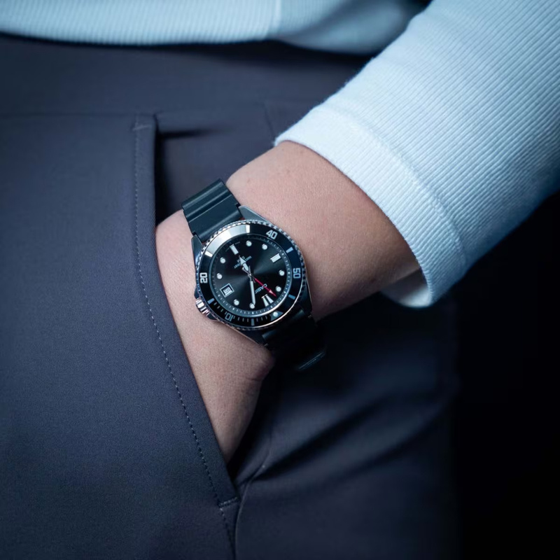 Zegarek CASIO MDV-10-1A1VEF. Kwarcowy, Kolor czarny. Mężczyzna.