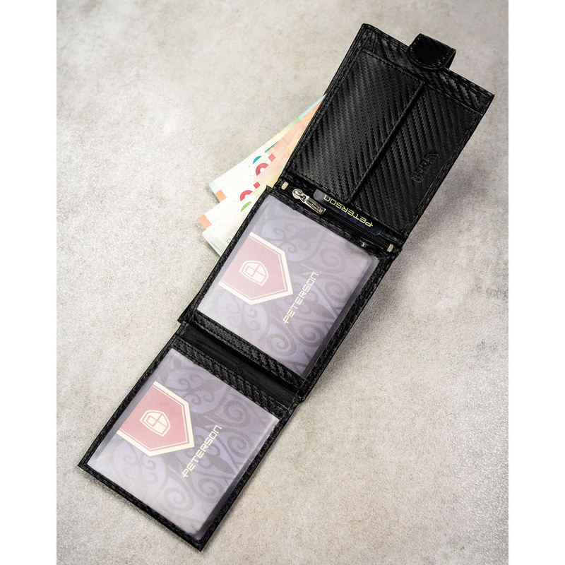 Poziomy portfel męski ze skóry naturalnej w czarnym kolorze wyposażony w system RFID, w zestawie z brelokiem - Peterson