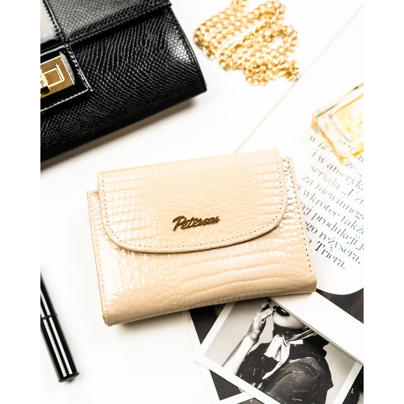 Poziomy, beżowy portfel damski ze skóry ekologicznej z tłoczeniem na wzór skóry krokodyla - Peterson