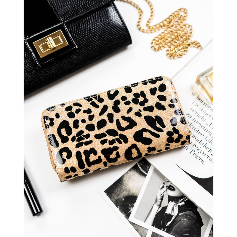 Złoty, pionowy portfel damski ze skóry ekologicznej i naturalnej w cętki, wyposażony w system RFID - Peterson