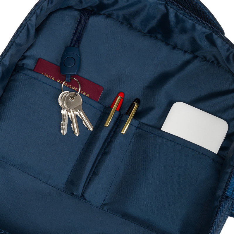 Plecak podróżny wykonany z cordury w granatowym kolorze, wyposażony w port USB - Peterson
