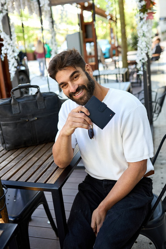 Duża solidna skórzana torba Beltimore na laptopa dokumenty czarna nubuk M87