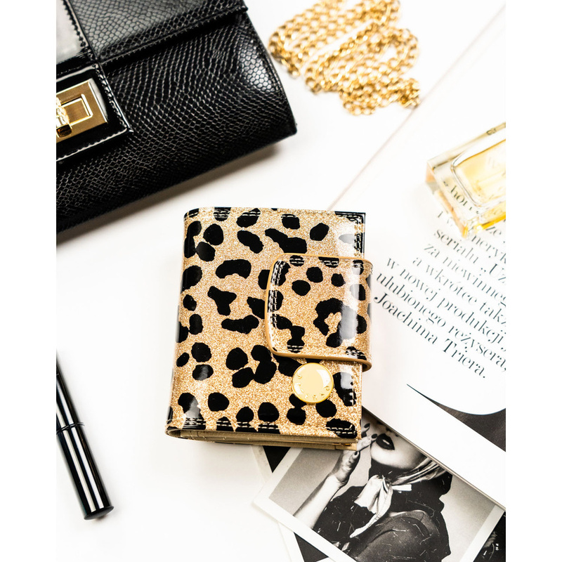 Mały portfel damski ze skóry ekologicznej i naturalnej w złotym kolorze - Peterson