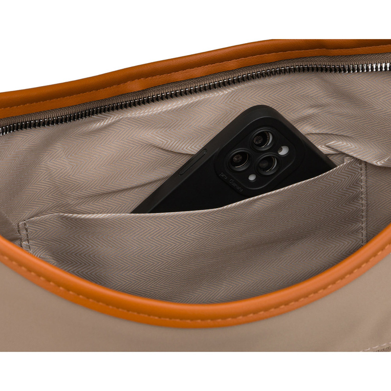 Beżowa listonoszka damska z poliestru i skóry ekologicznej wyposażona w kieszonkę zewnętrzną - Peterson