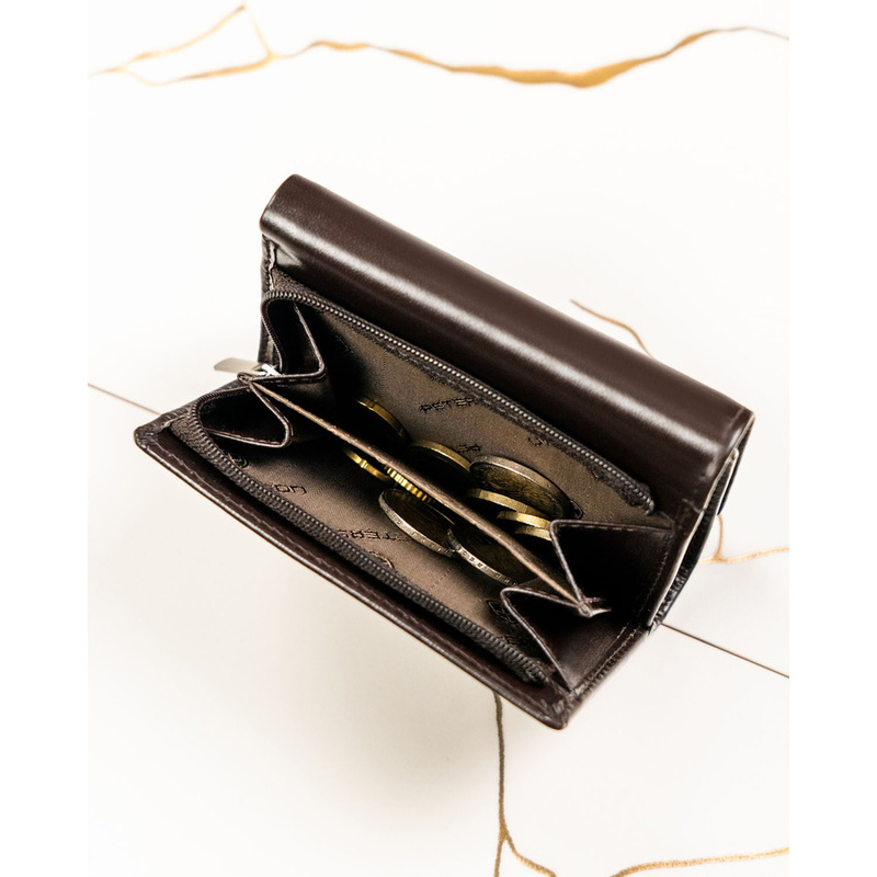 Mały, brązowy portfel damski ze skóry naturalnej z systemem RFID - Peterson