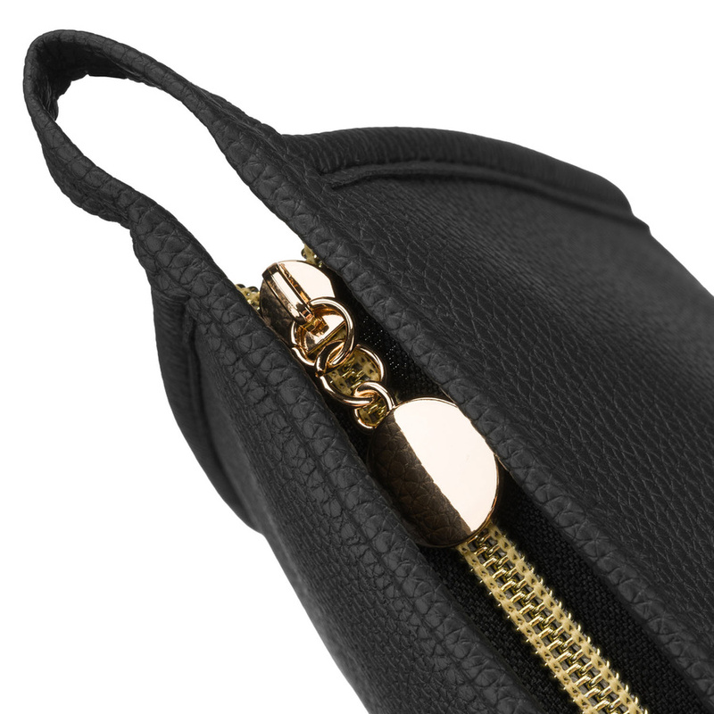 Czarna, praktyczna kosmetyczka ze skóry ekologicznej zamykana suwakiem - Rovicky