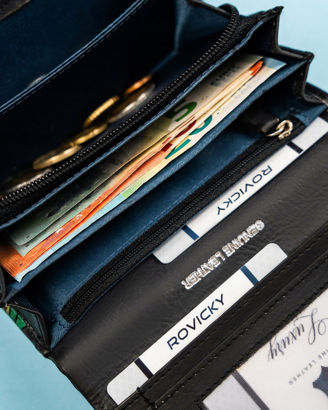 Rovicky Pojemny skórzany portfel damski na zatrzask roślinny wzór