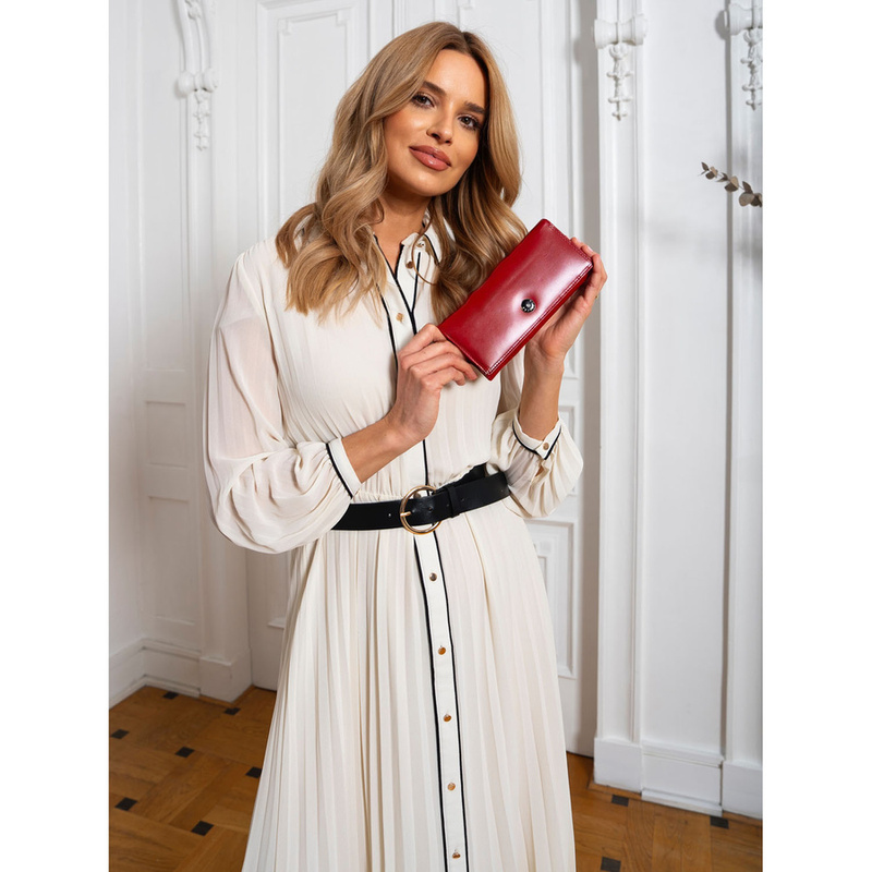 Elegancki, skórzany portfel damski w czerwonym kolorze zamykany na zatrzask - Peterson