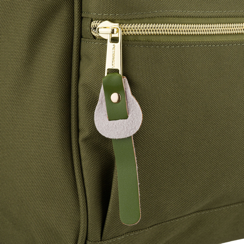 Zielony plecak damski z poliestru z miejscem na laptopa, zawieszony na regulowanych szelkach - Peterson