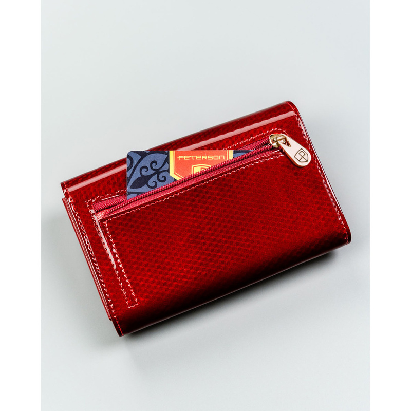 Skórzany, lakierowany portfel damski w czerwonym kolorze, wyposażony w kieszeń zewnętrzną - Peterson