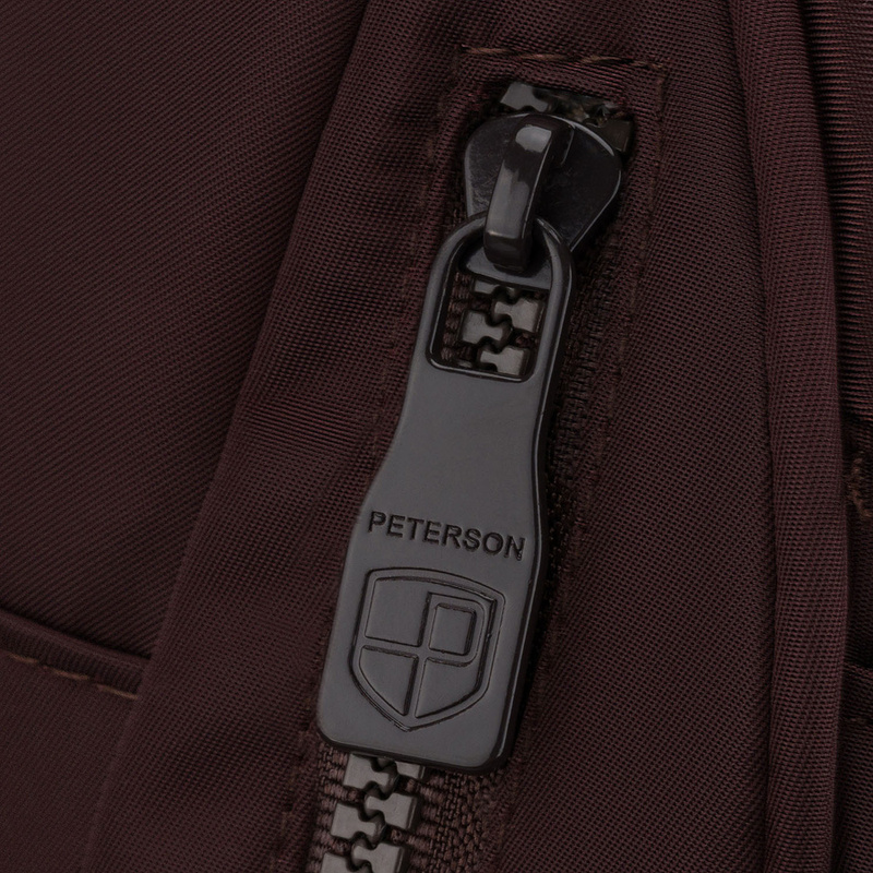 Bordowy, miejski plecak damski wykonany z poliestru - Peterson