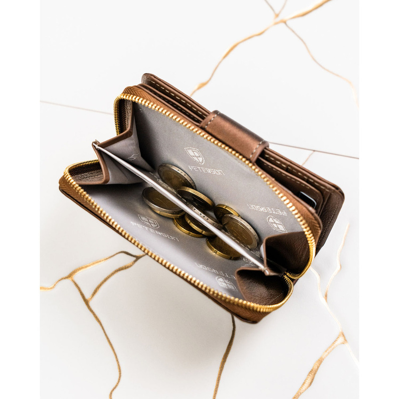 Portfel damski ze skóry naturalnej i ekologicznej w brązowym kolorze, wyposażony w system RFID - Peterson