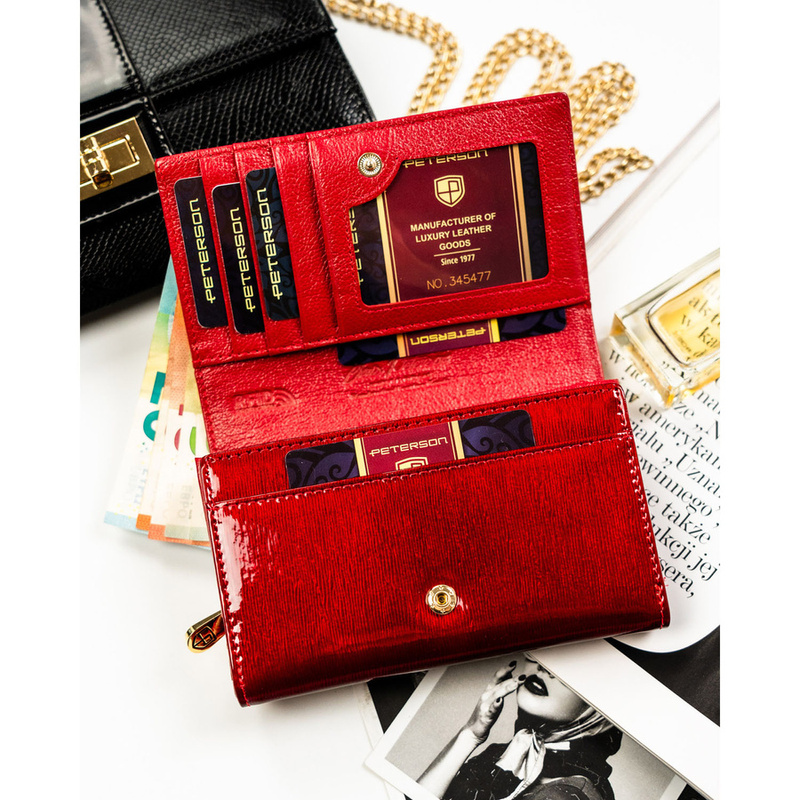 Lakierowany, czerwony portfel damski zamykany na zatrzask - Peterson