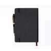 Czarny notes w formacie A5 zadrukowany w kropki, wyposażony w gumkę zamykającą - Peterson