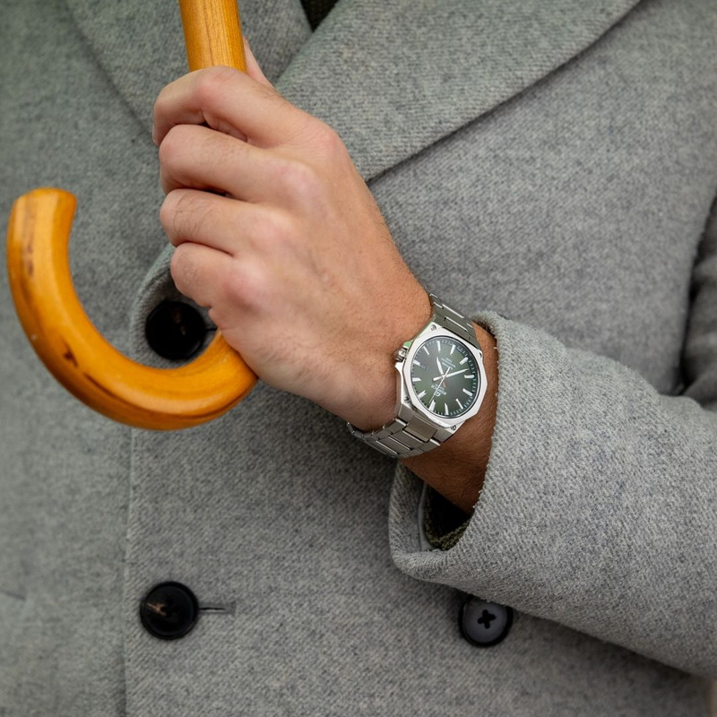 Zegarki marki Casio model EFR-S108D. Kolor Szary, Akcesoria Męskie. sezon: Cały rok