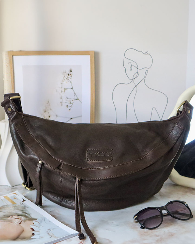 Duża nerka skórzana torebka przez ramię półksiężyc - MARCO MAZZINI ciemny brąz