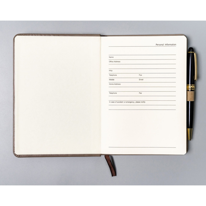 Notes w formacie B6 w kolorze khaki zadrukowany w linie, wyposażony w pętelkę na długopis - Peterson