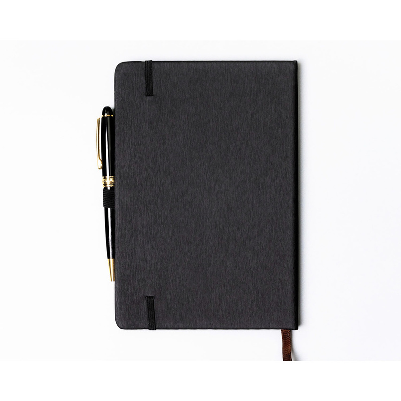 Czarny notes w formacie A5 zadrukowany w linie - Peterson