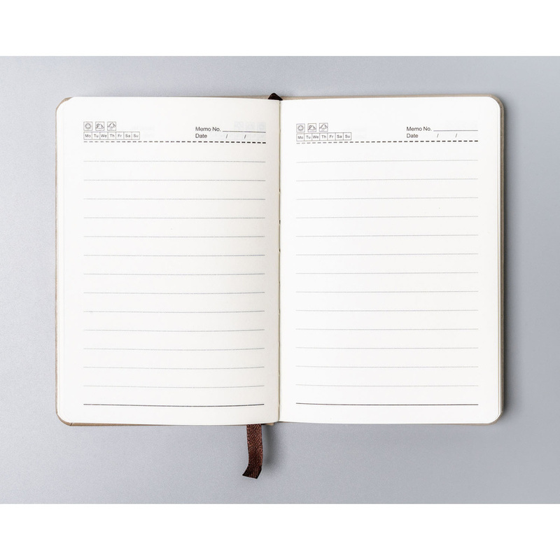 Beżowy notes w formacie A6 zadrukowany w linie, wyposażony w gumkę zamykającą - Peterson